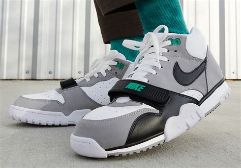 nike air trainer 1 chlorophyll